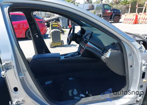 2022 Honda Accord Hybrid Sport z USA, uszkodzony, nr VIN 1HGCV3F21NA018275